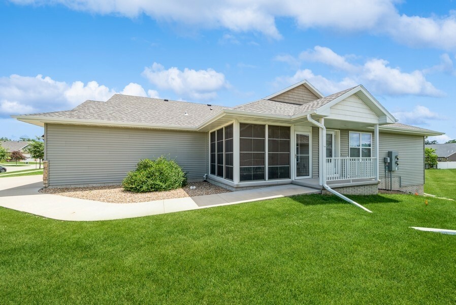 919 Deer Run Drive NE  Cedar Rapids IA 52402 photo