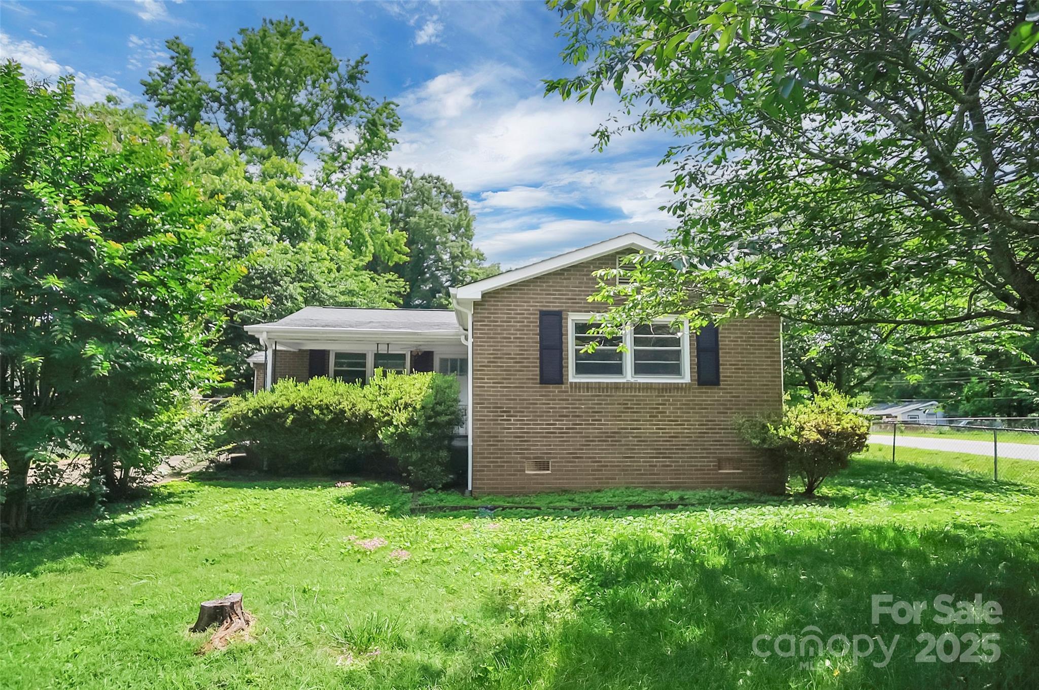 Property Photo: 2215 Hodgin Street NC 28056