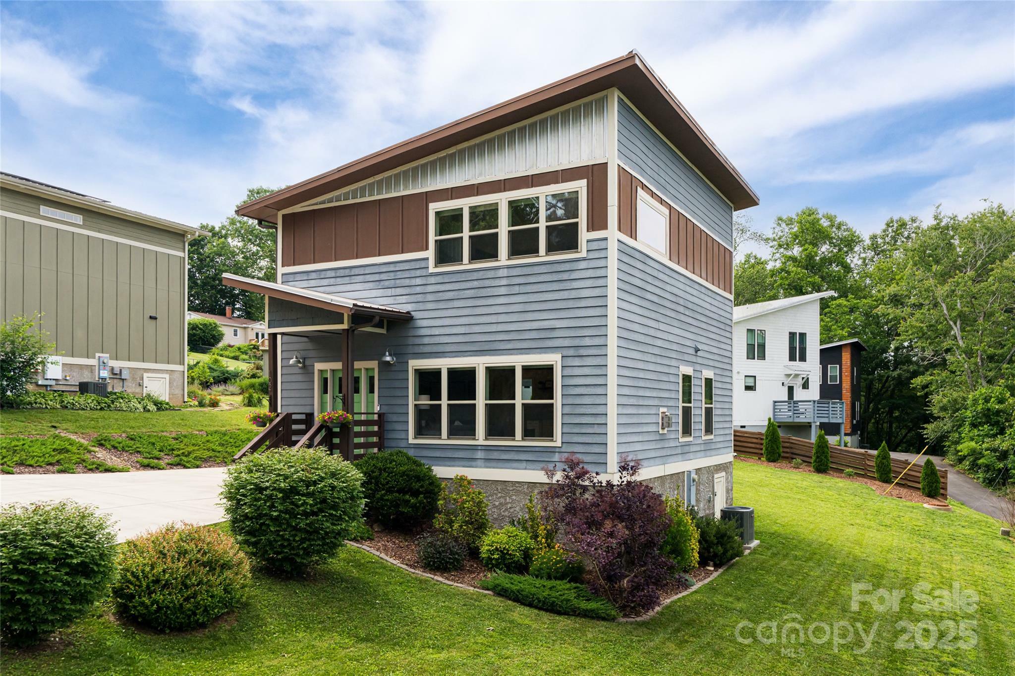 102 E Skyland Circle  Asheville NC 28804 photo