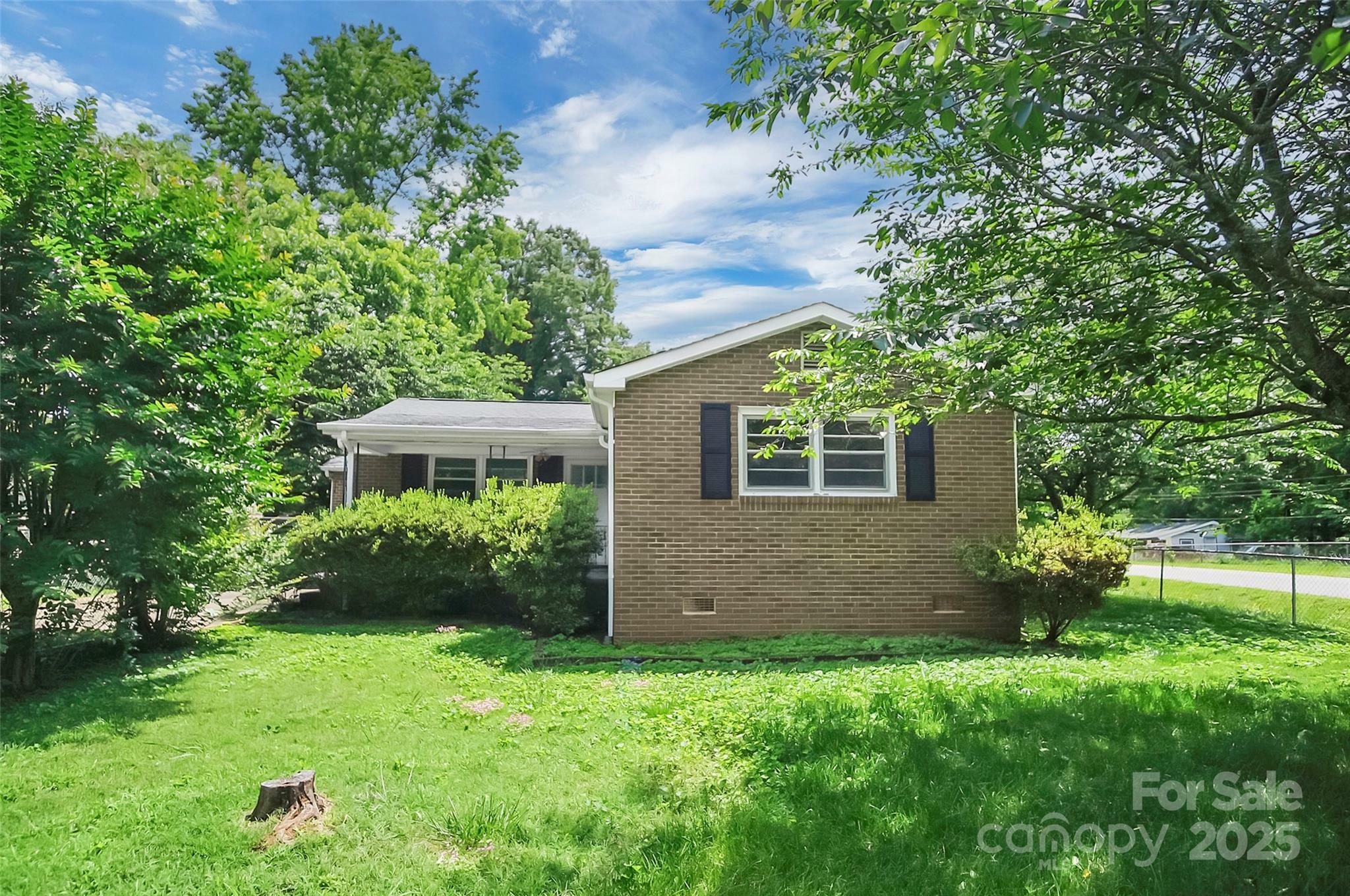 Property Photo: 2215 Hodgin Street NC 28056