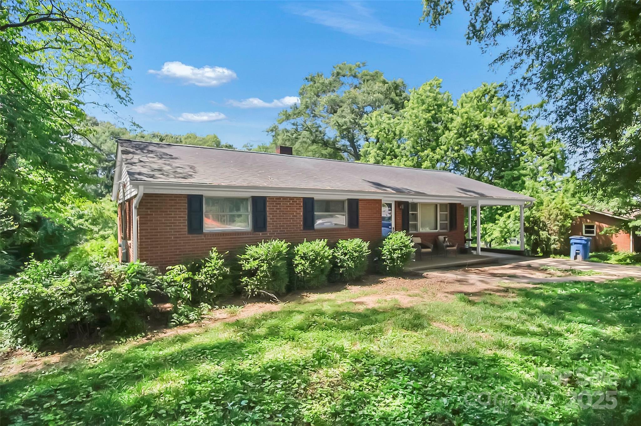 Property Photo: 113 N Academy Street NC 28114