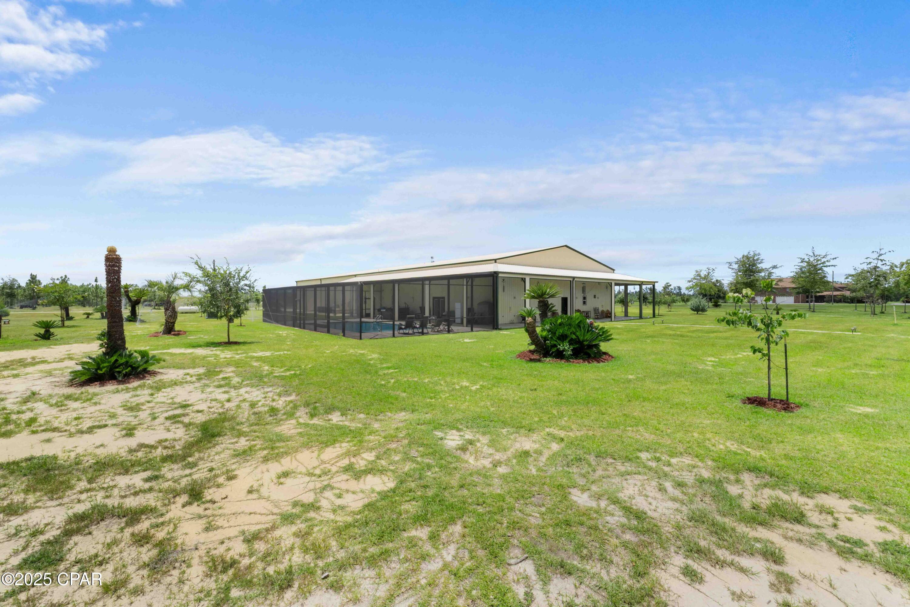 Property Photo: 701 State Road 20 W FL 32466