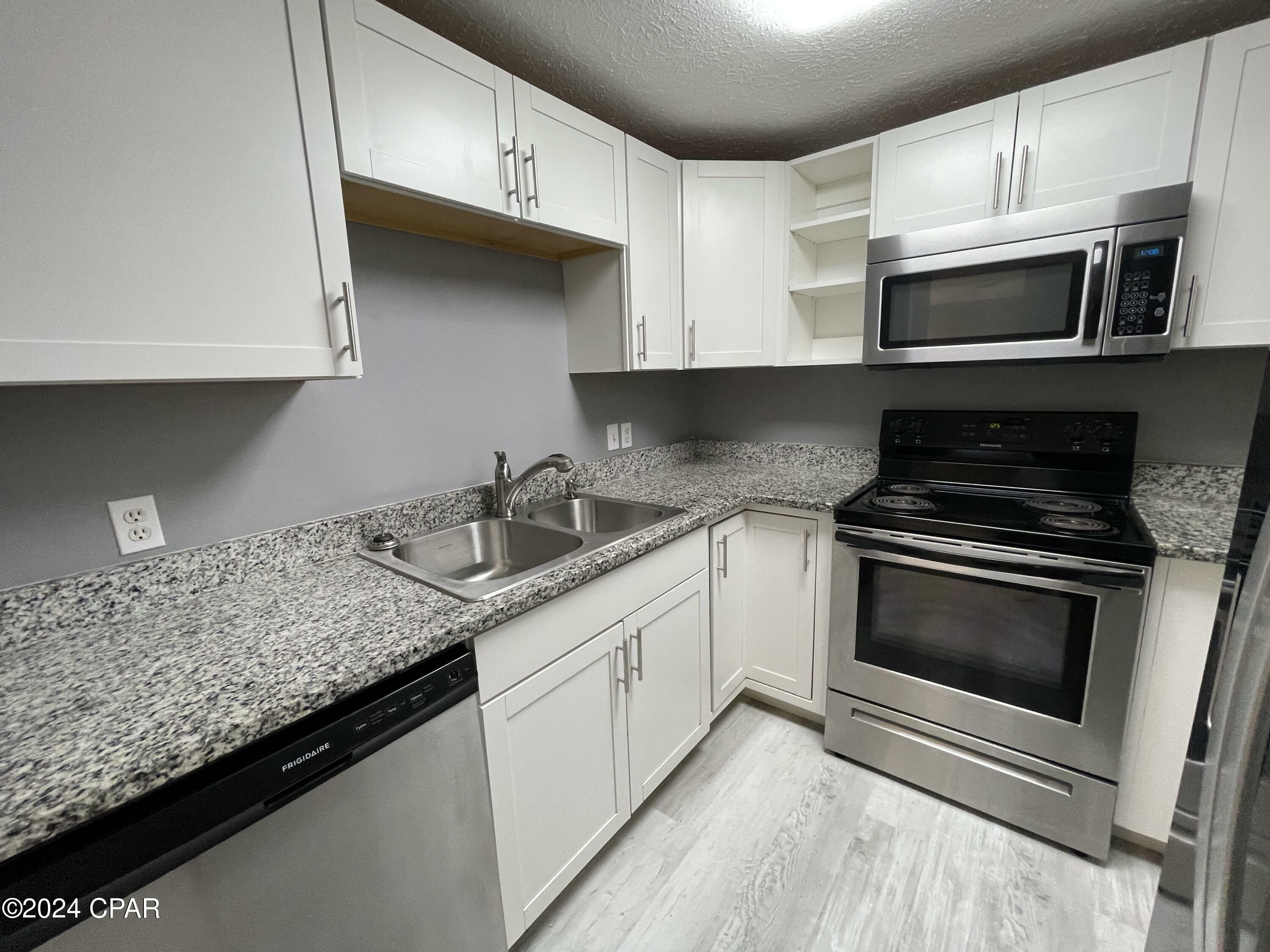 Property Photo: 816 Bradley Circle FL 32444