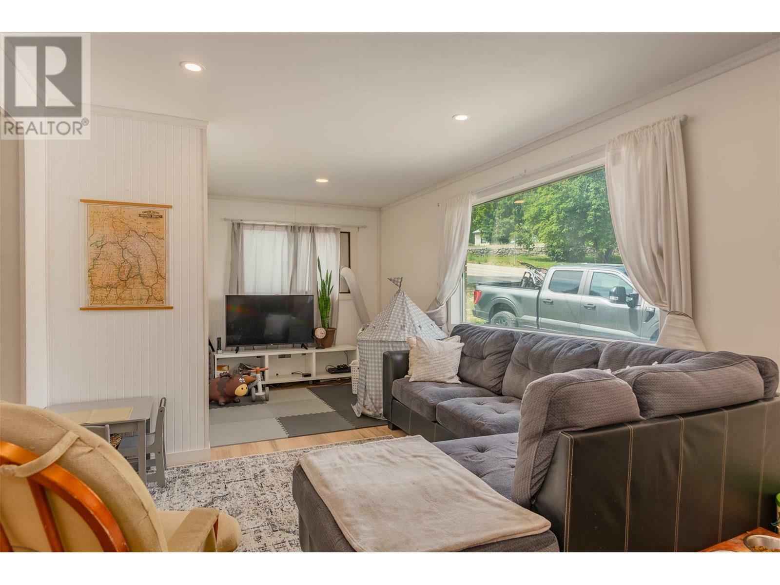 Property Photo: 1953 Plewman Way BC V0G 1Y0
