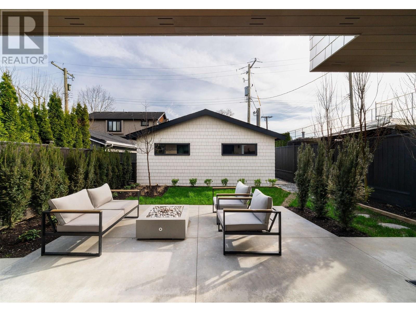 Property Photo: 280 East 32 Avenue 2 BC V5V 2Y3