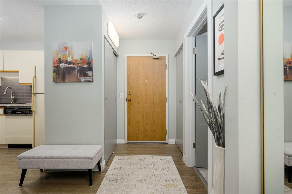 Property Photo: 693 St Anne'S Road MB R2N 3T6