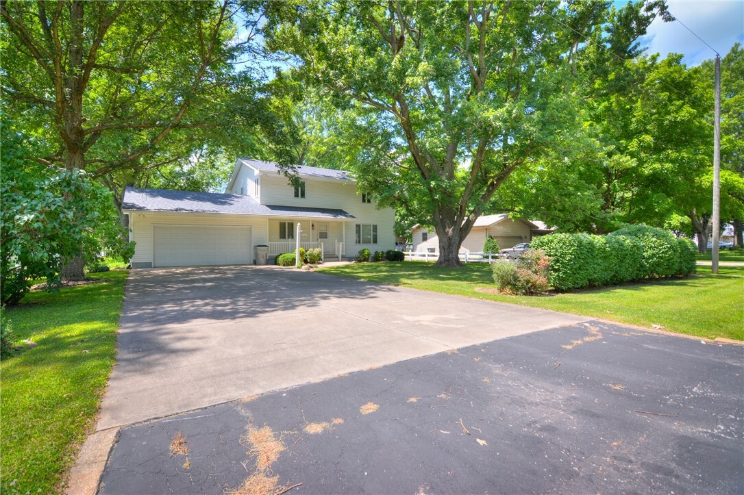 Property Photo:  325 S Durfee Street  IL 62573 
