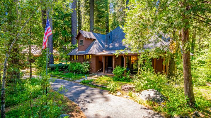 Property Photo: 1173 Railroad Avenue CA 93623