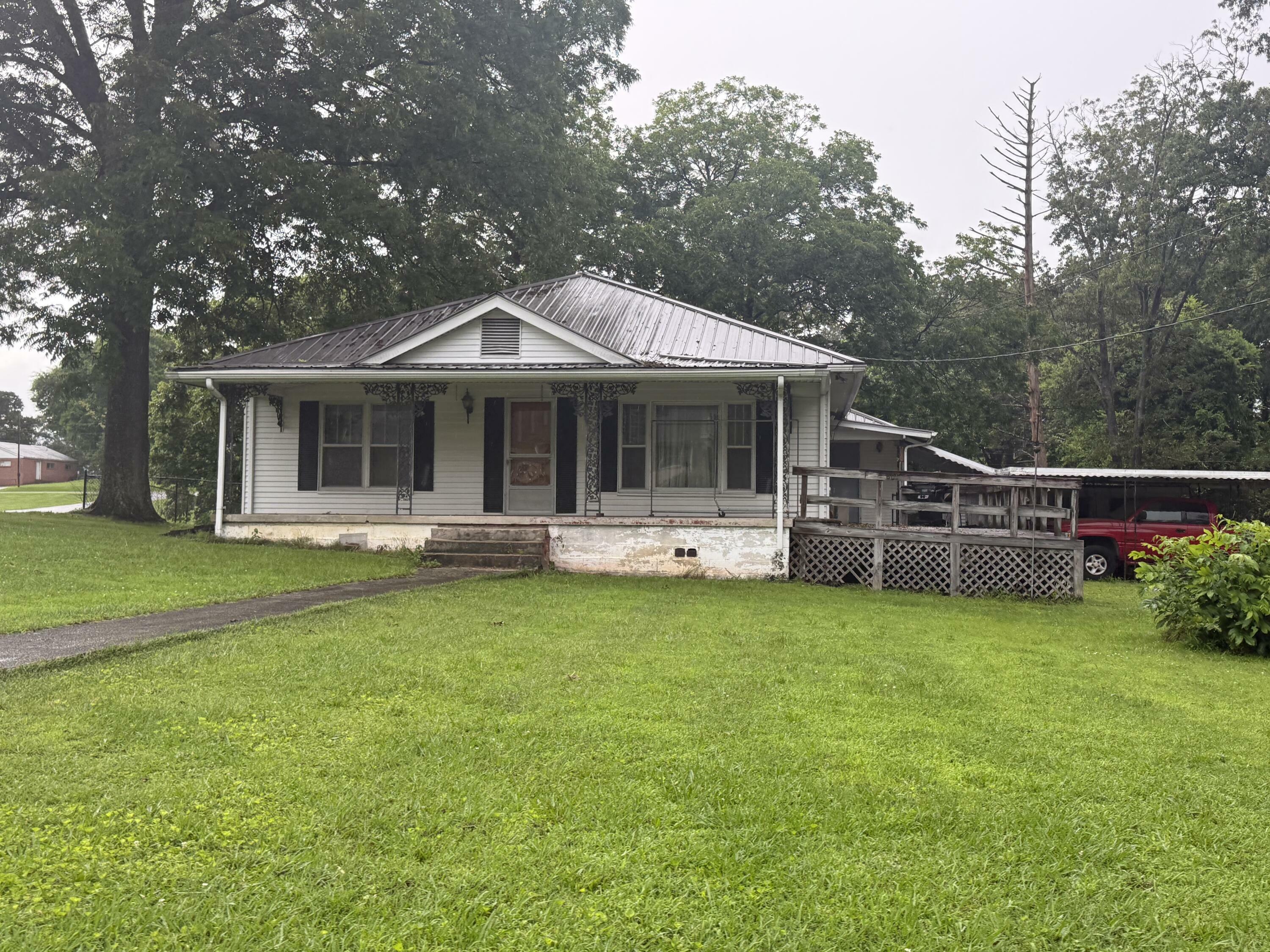 Property Photo: 801 Chisolm Avenue AL 35740