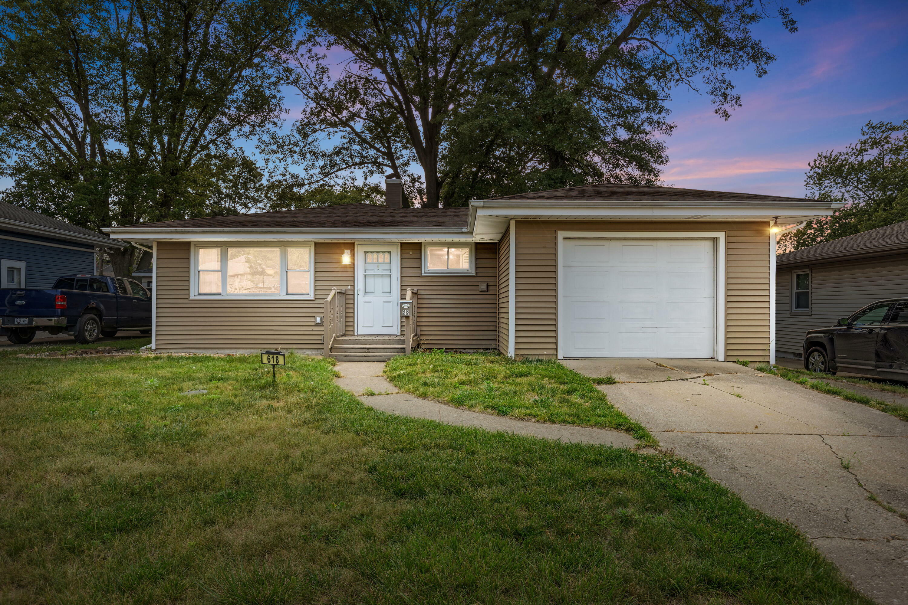 Property Photo: 618 N Glenwood Avenue IN 46319