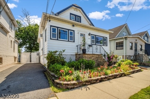 Property Photo: 30 Zeliff Ave NJ 07424