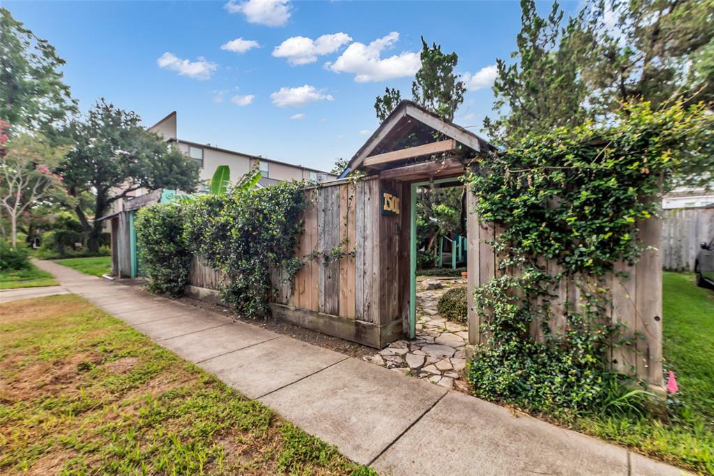 Property Photo: 1501 Bonnie Brae Street TX 77006