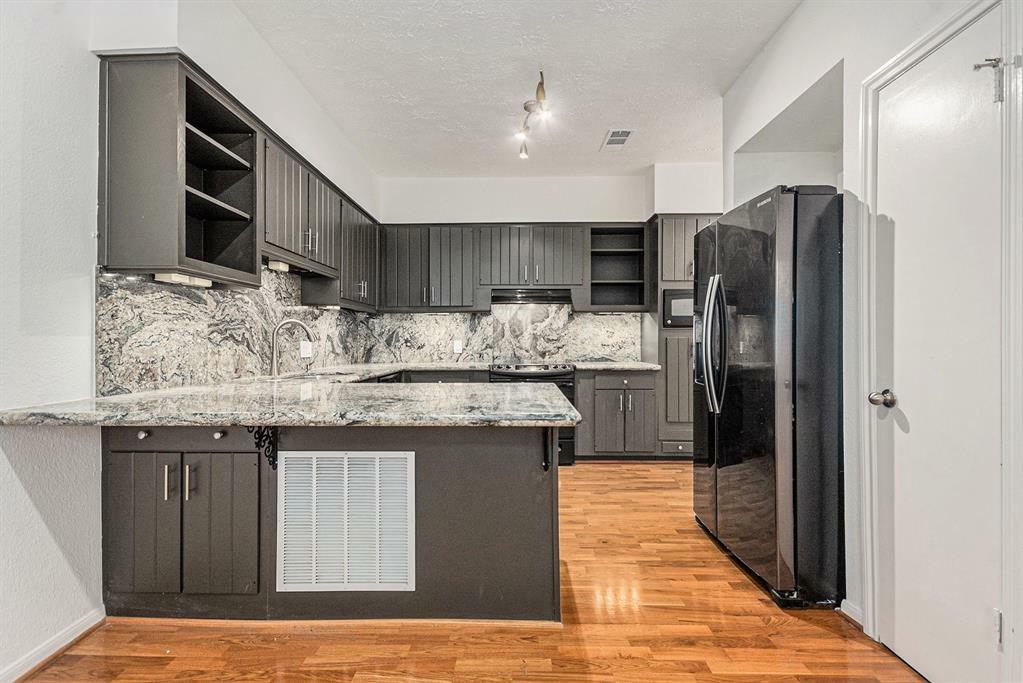 Property Photo:  401 Anita Street 30  TX 77006 