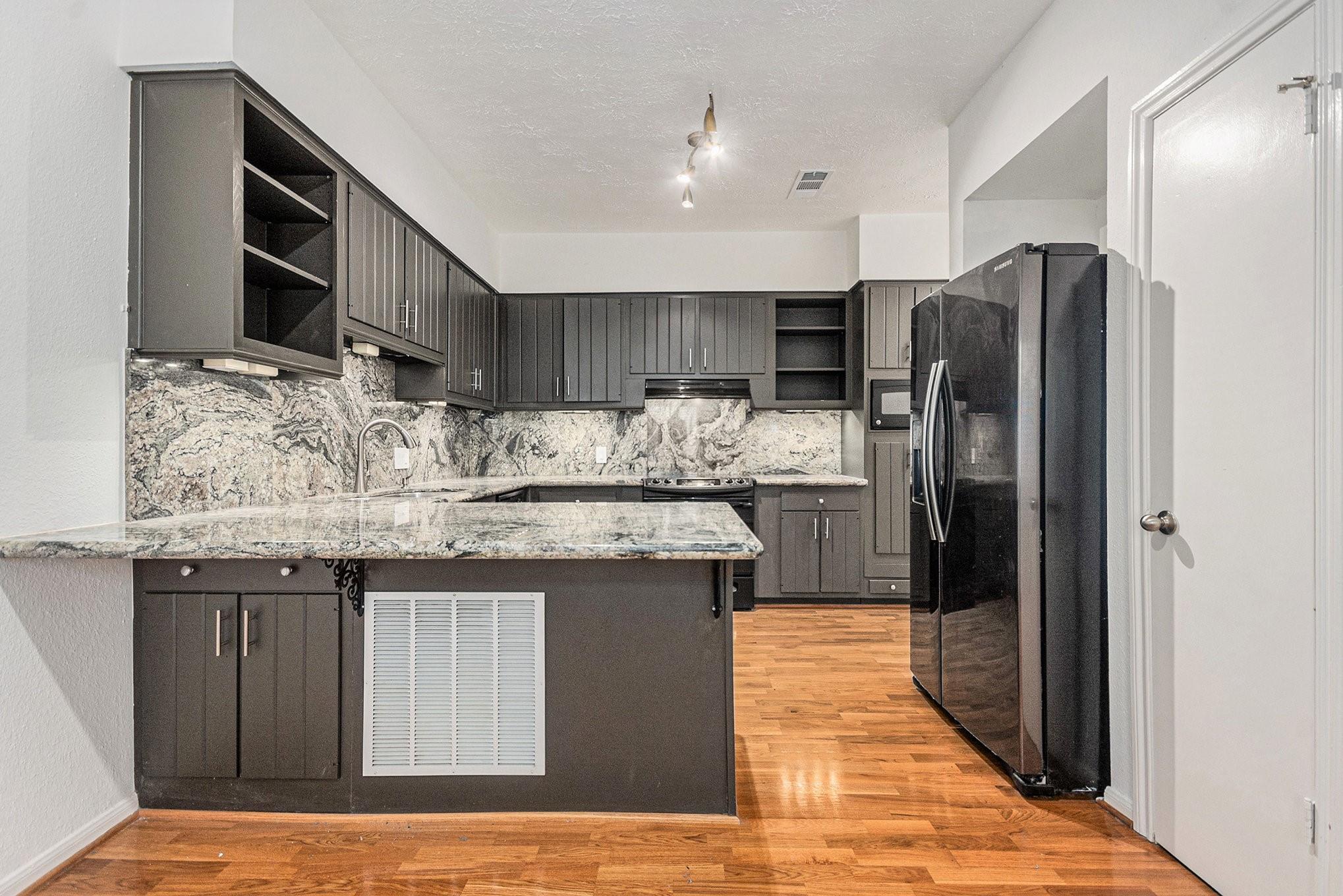 Property Photo: 401 Anita Street 30 TX 77006