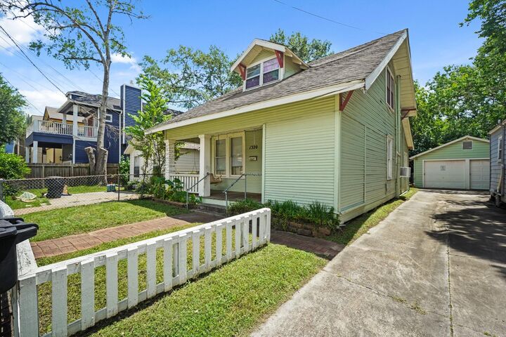 Property Photo:  1320 Alexander Street  TX 77008 