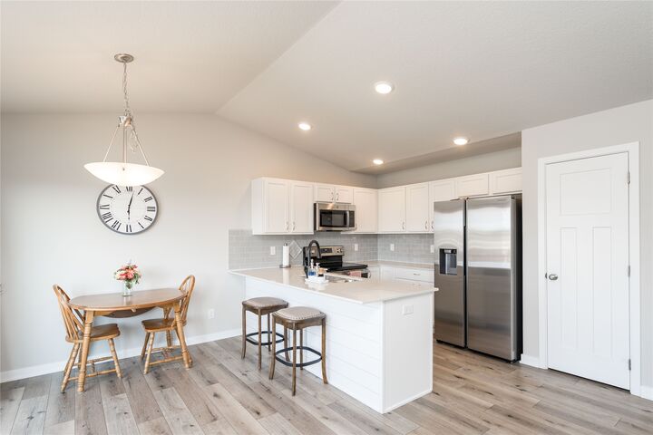 Property Photo:  1165 Locust Street  IA 50263 