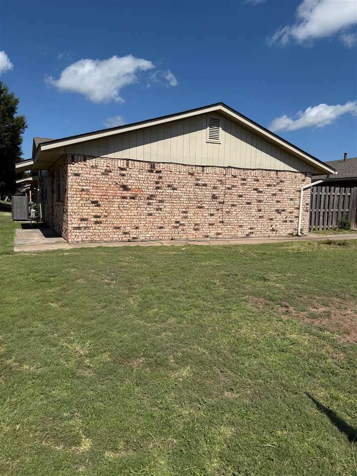 Property Photo: 7906 NW Crossland Cir OK 73505
