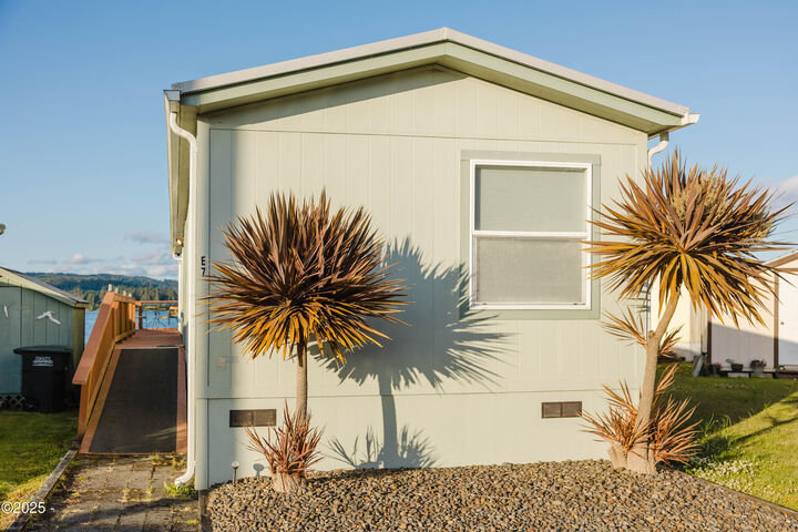 Property Photo:  955 NE Mill Street E7  OR 97394 