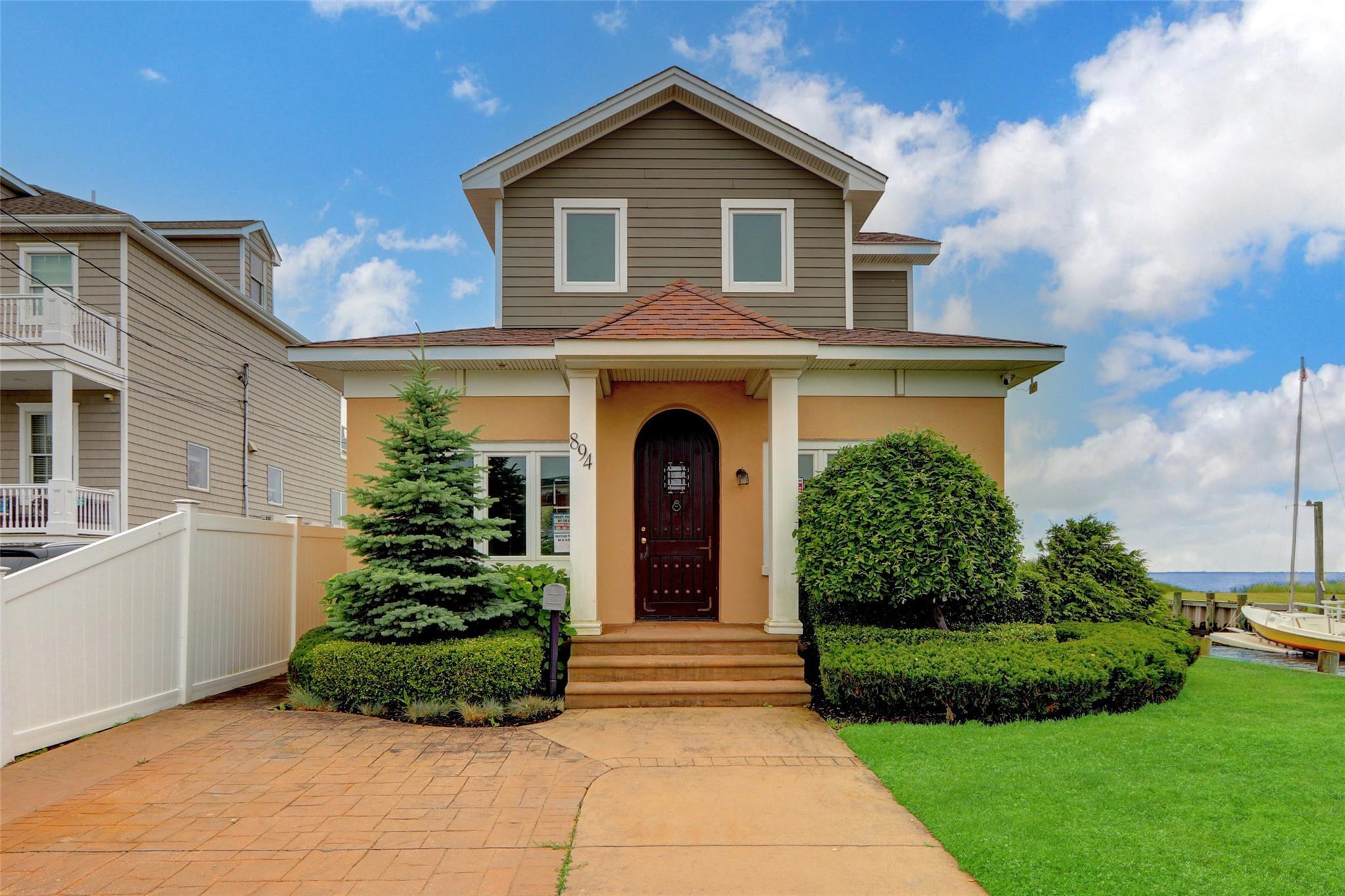 894 Bay 9th Street  West Islip NY 11795 photo