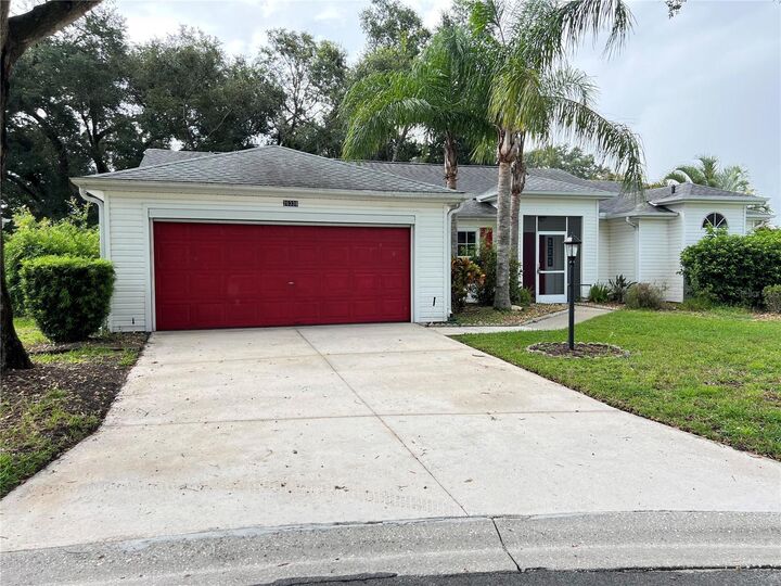 Property Photo:  26338 Glen Eagle  FL 34748 