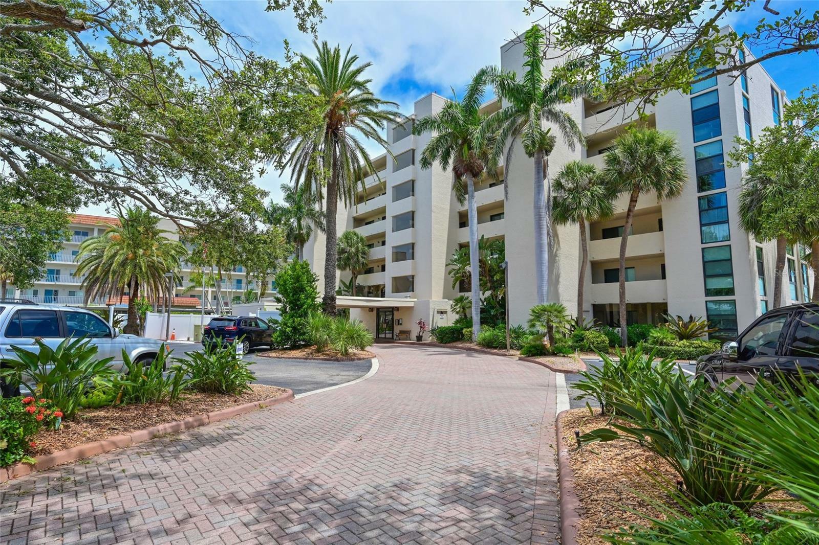 Property Photo: 1510 1st Avenue W 102 FL 34205