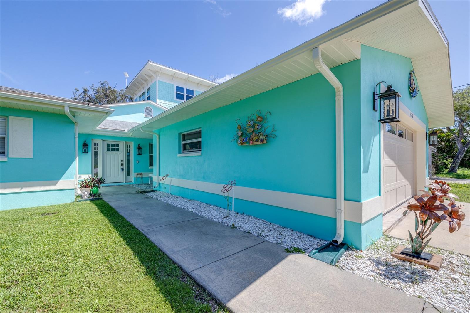 Property Photo:  1626 Sea Breeze Drive  FL 34689 
