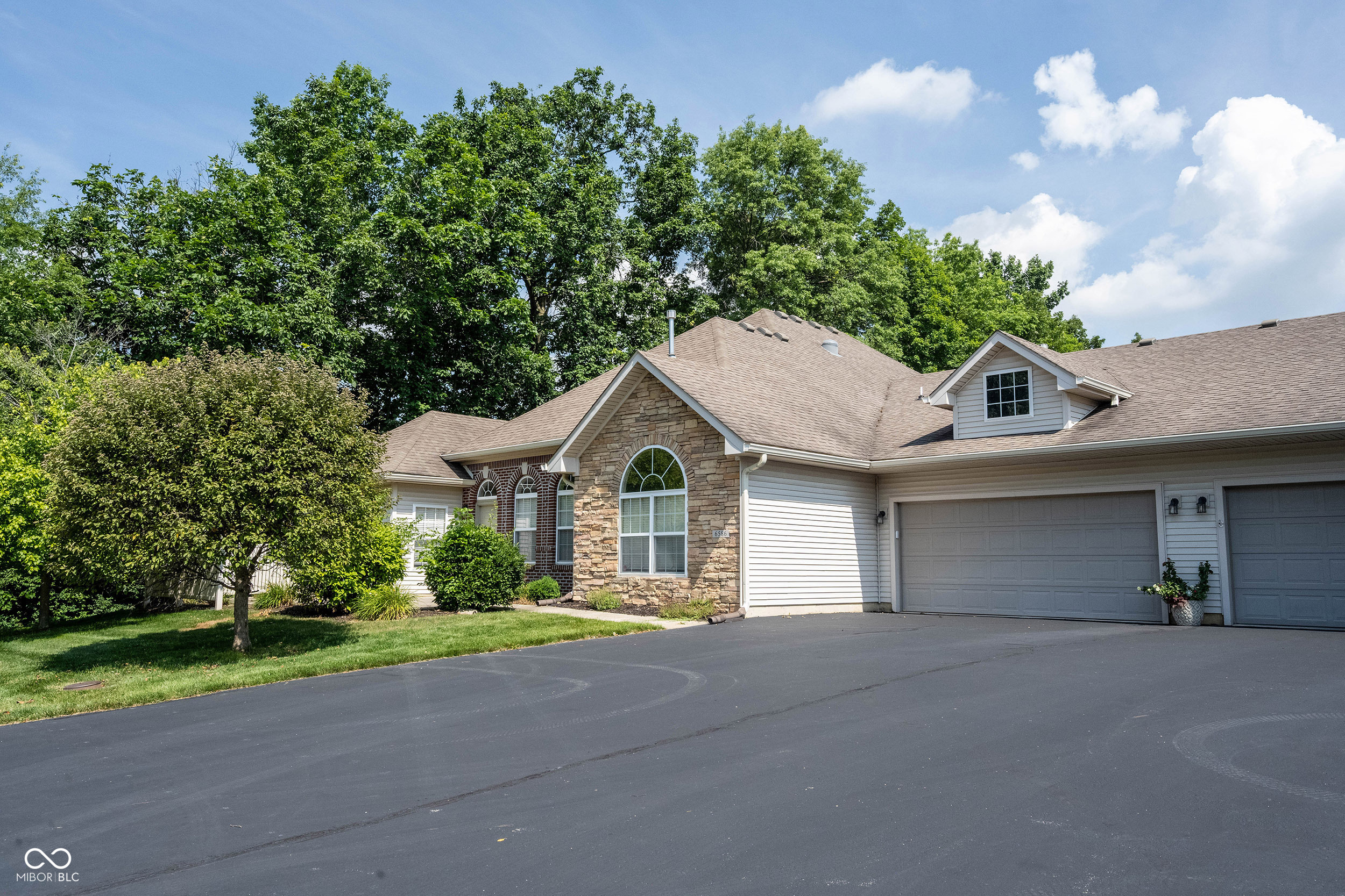 Property Photo: 6586 Quail Run IN 46038