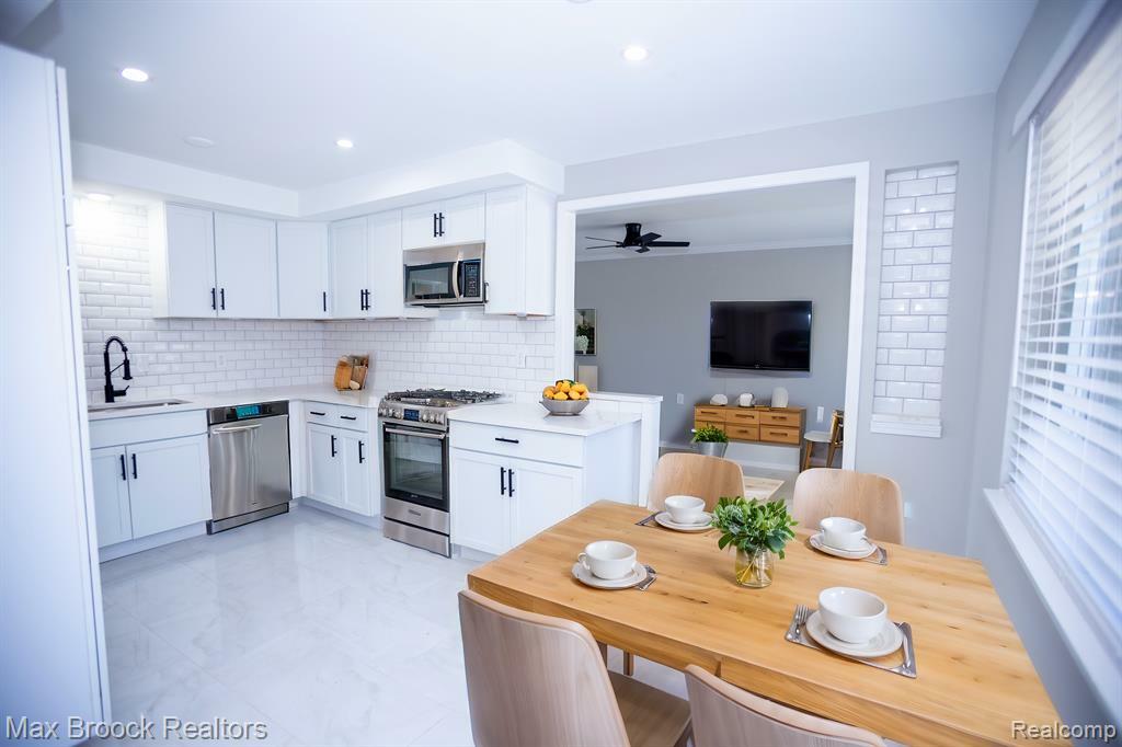 Property Photo: 29075 Congress Street MI 48066 2259