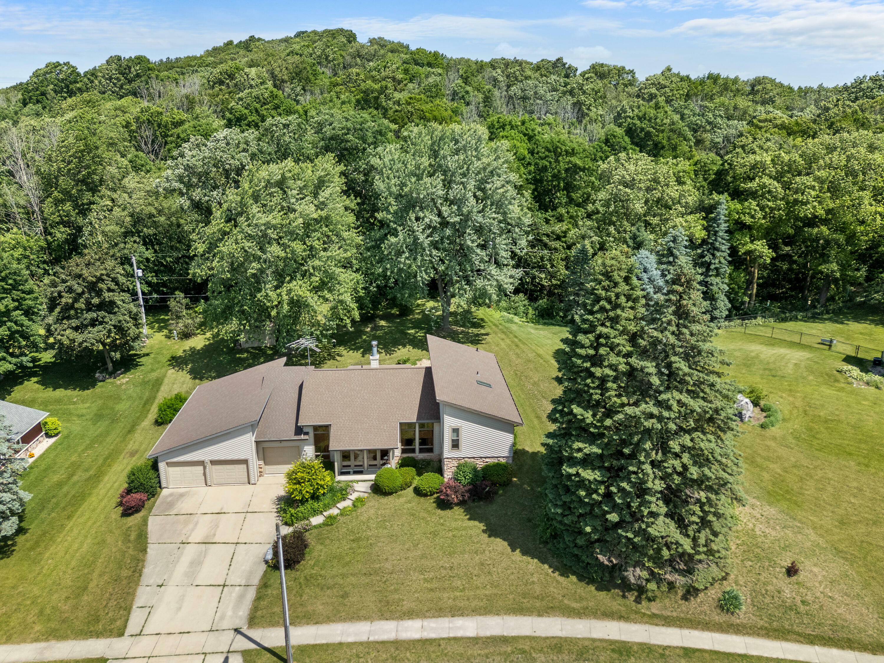 Property Photo:  540 Werner Dr  WI 53040 