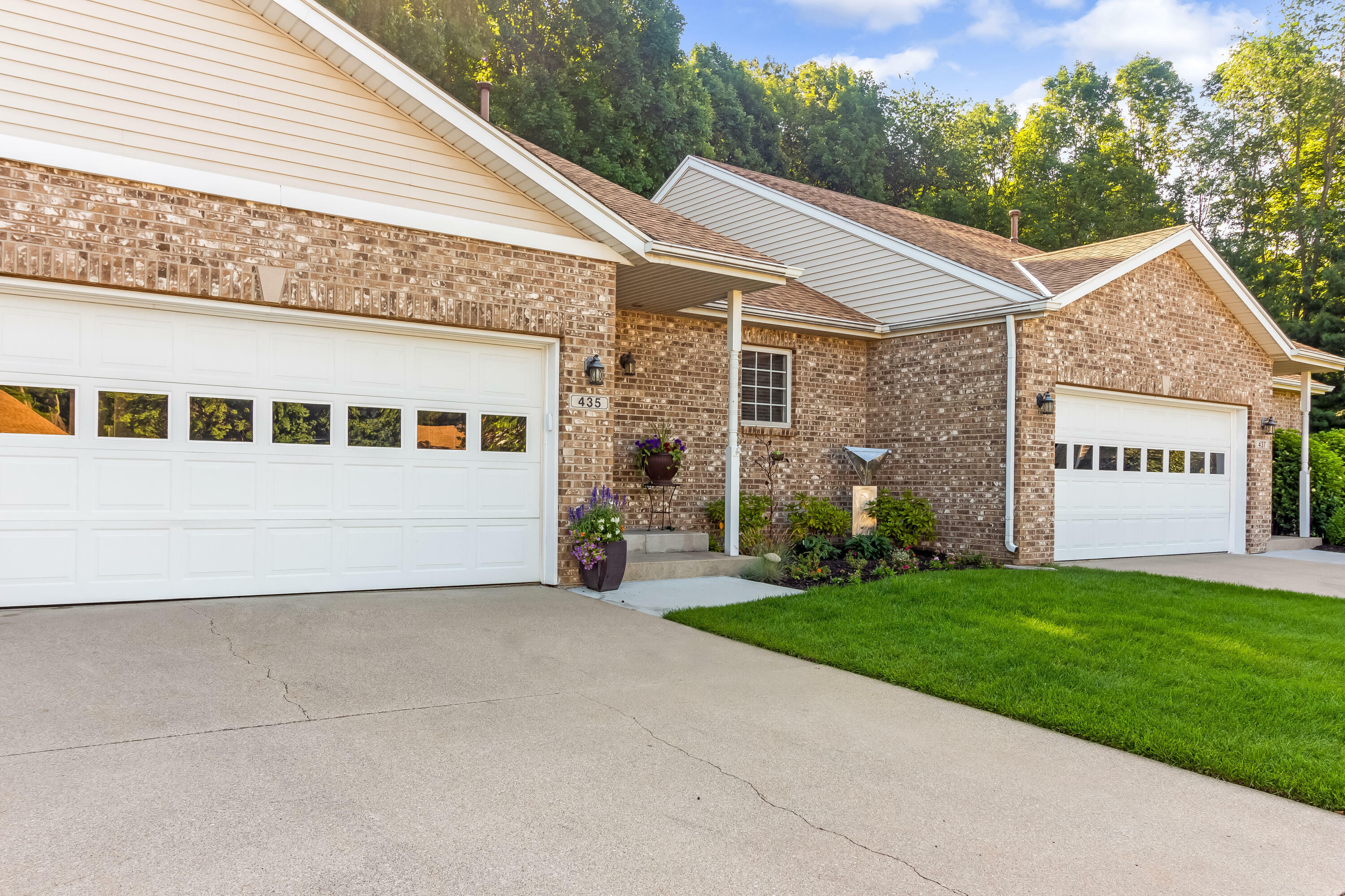 Property Photo: 435 Amity Street MI 49406