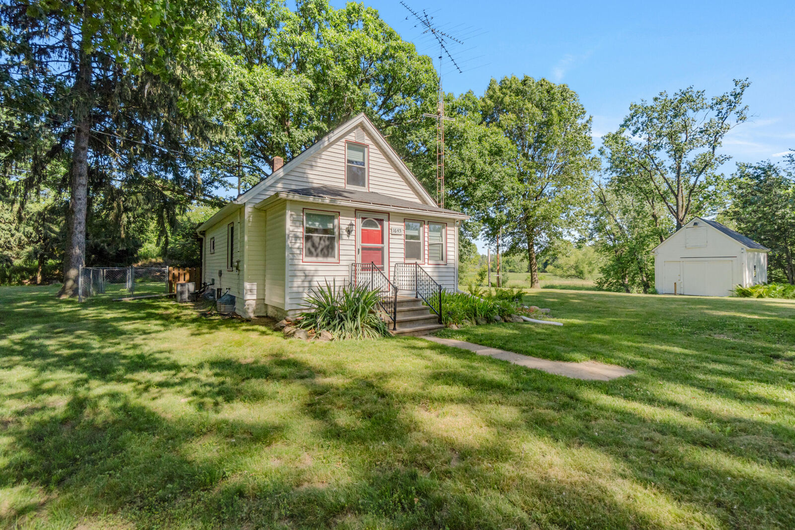 Property Photo:  1645 Chlebus Street  MI 49203 