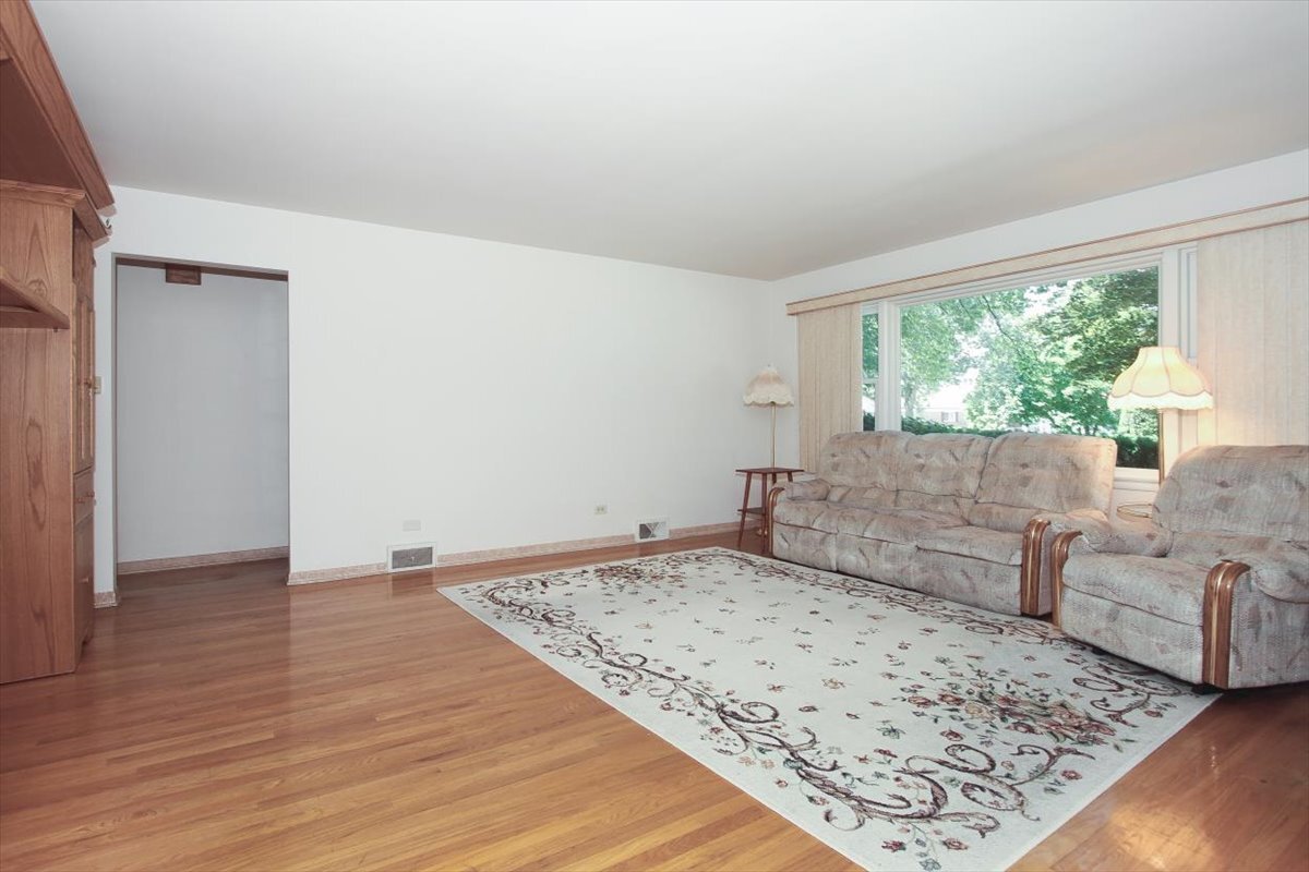 Property Photo: 117 N Kenilworth Avenue IL 60056