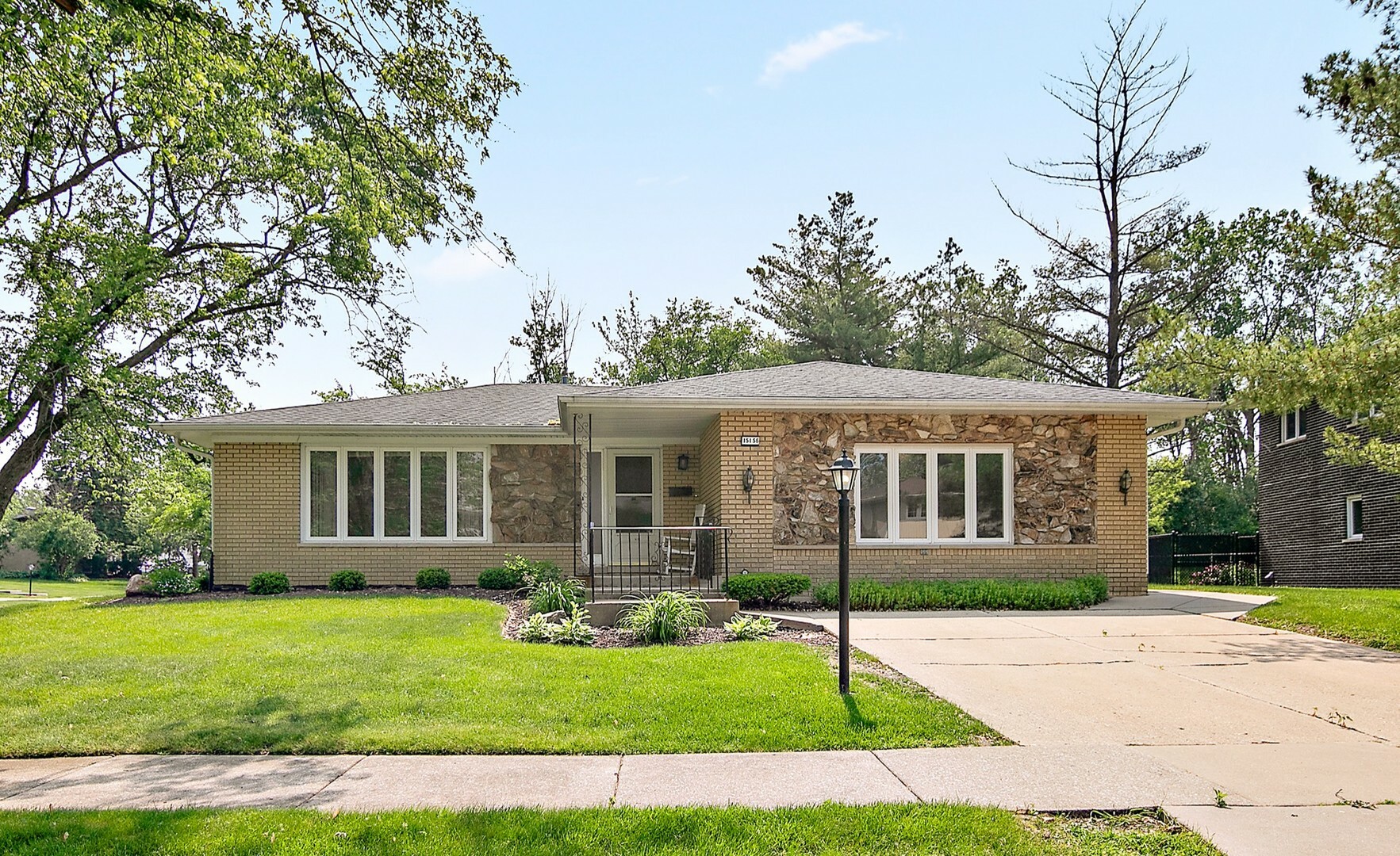 15156 Chestnut Lane  Oak Forest IL 60452 photo