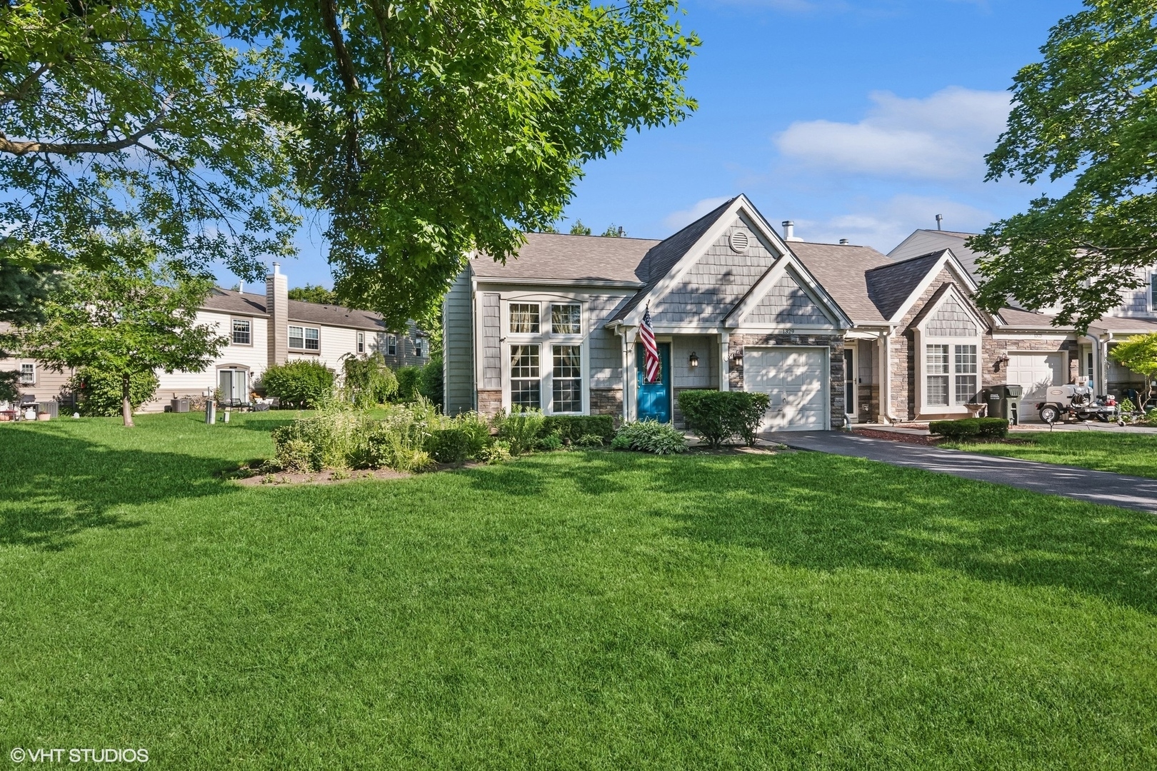 Property Photo:  1329 Gloucester Circle  IL 60188 
