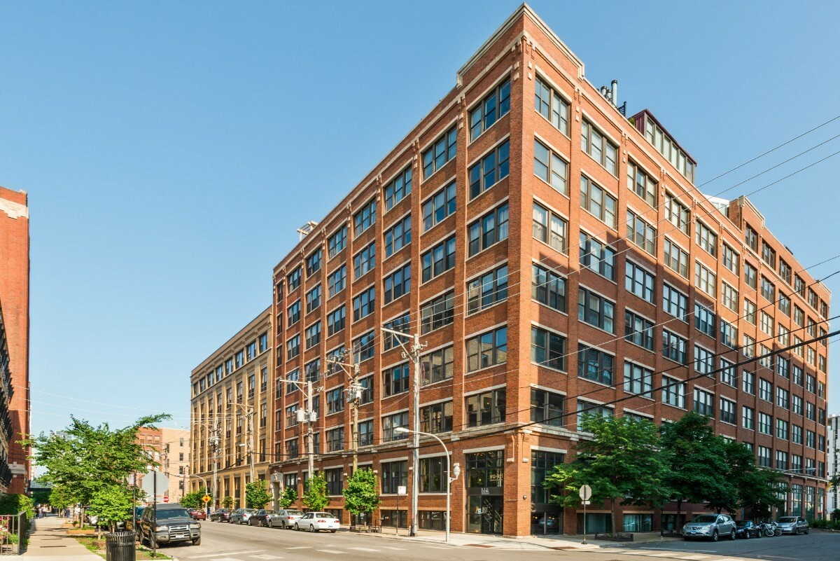 Property Photo: 913 W Van Buren Street 6C IL 60607
