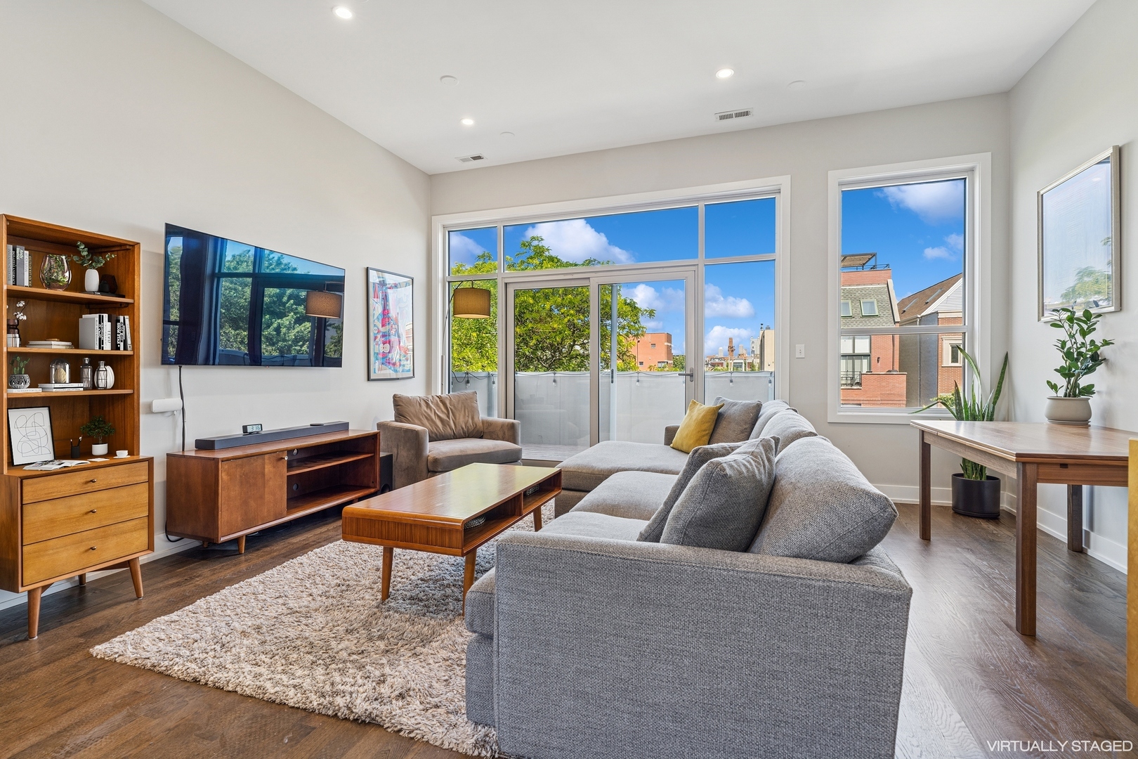 Property Photo: 948 N Honore Street 3 IL 60622