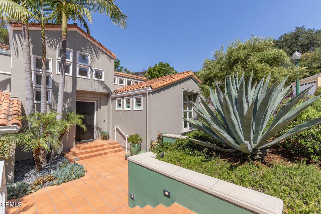 Property Photo: 1040 Hillcroft Road CA 91207