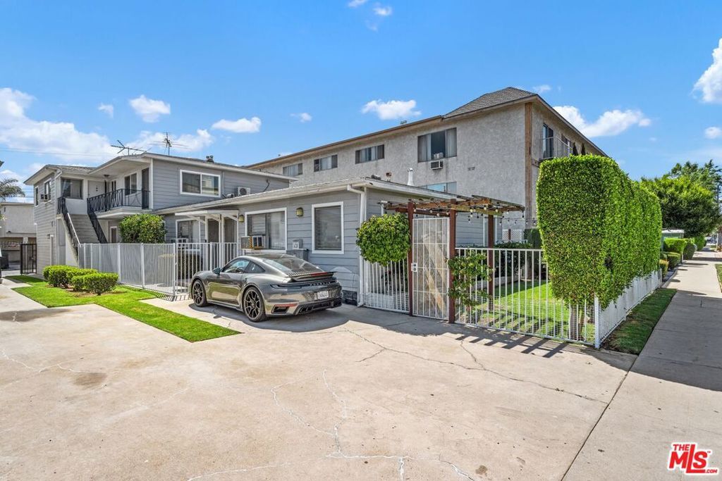 Property Photo:  1657 Colby Avenue 3  CA 90025 