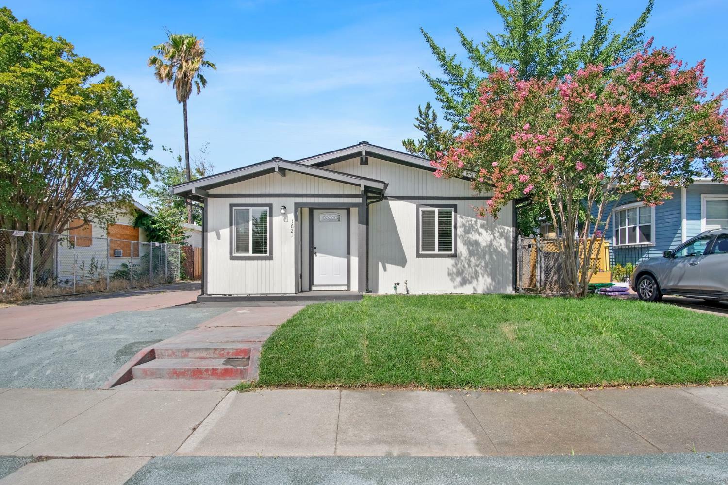 1621 N Stanford Avenue  Stockton CA 95205 photo