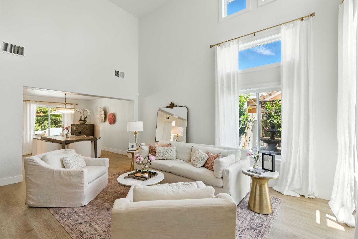 Property Photo: 4910 Knightswood Way CA 95746