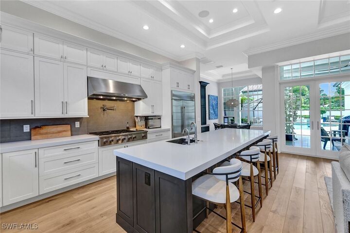 Property Photo: 709 Teal Court FL 34108