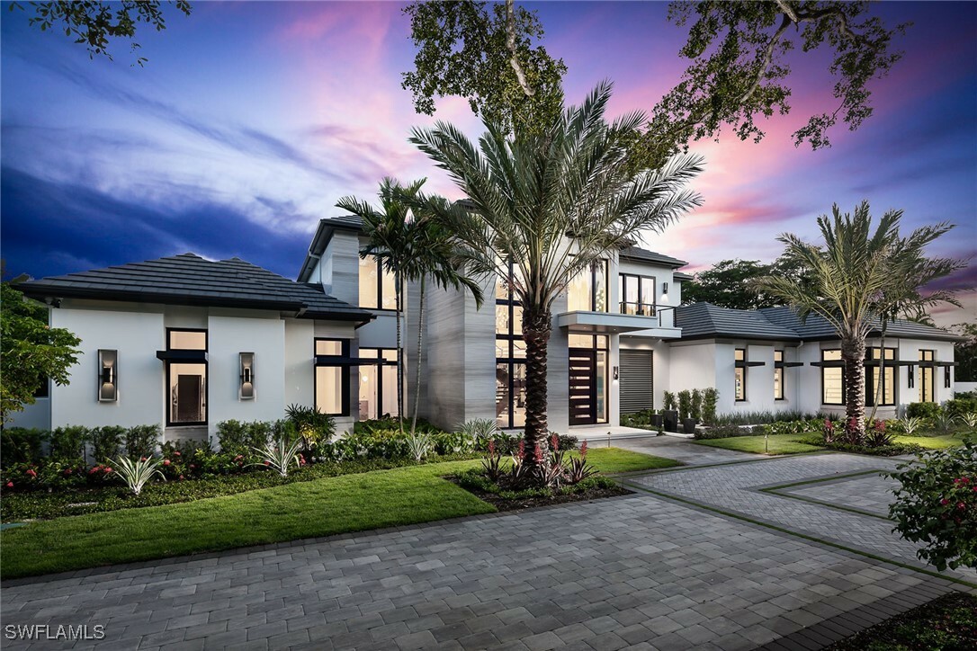 584 Banyan Boulevard  Naples FL 34102 photo