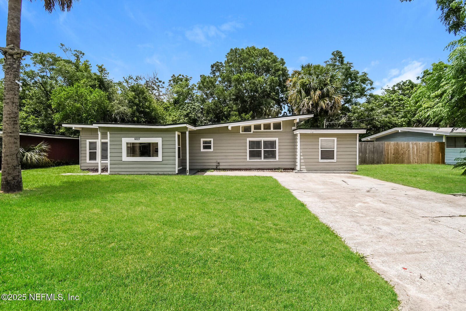 Property Photo: 6327 Elise Drive FL 32211