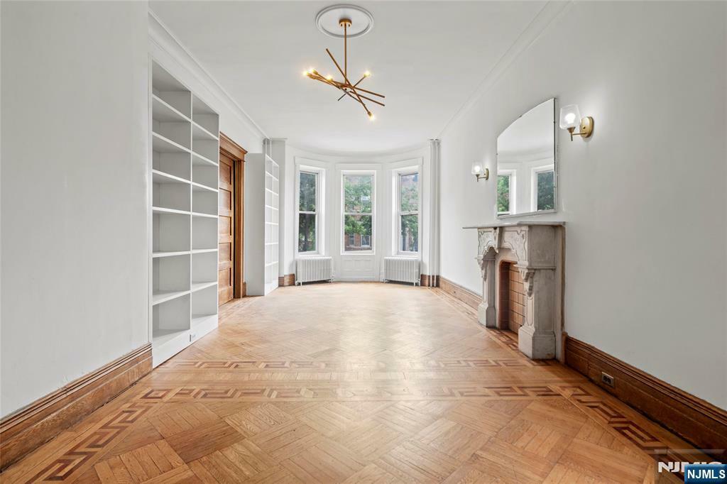 Property Photo:  264 Woodlawn Avenue  NJ 07305 