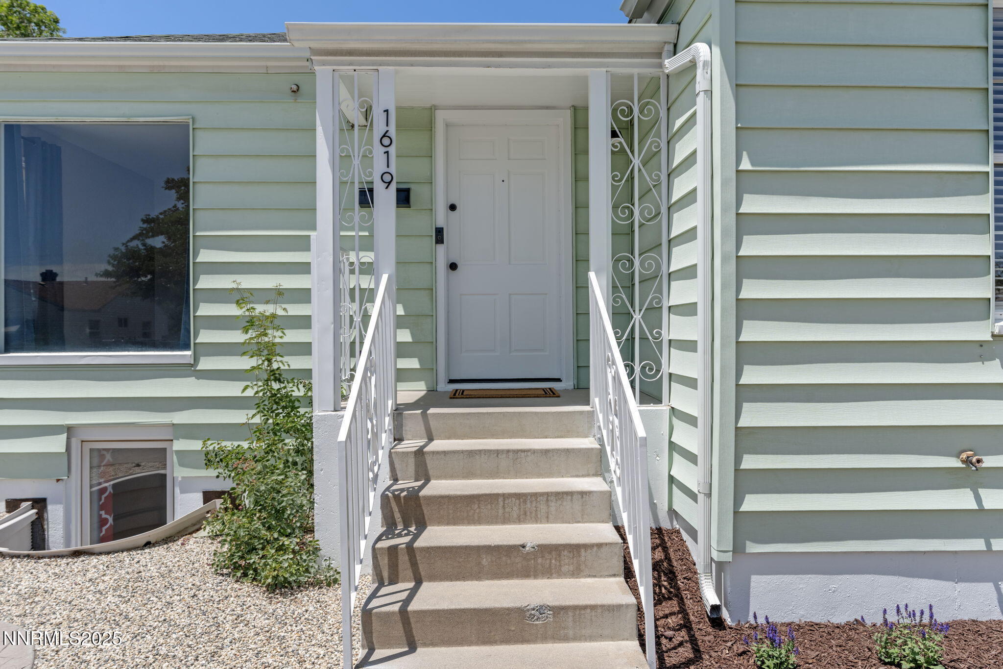 Property Photo: 1619 Knox Avenue NV 89509