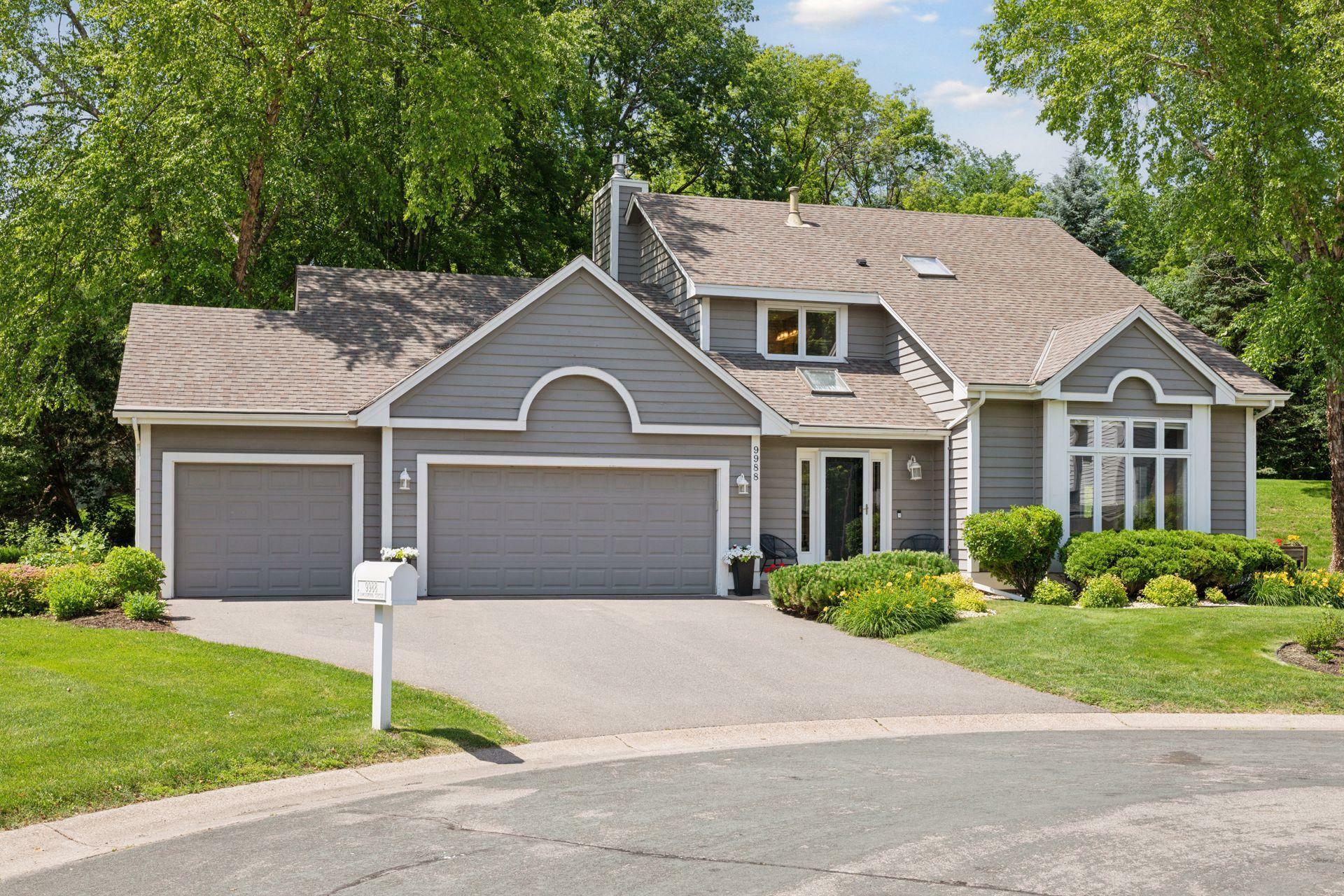 Property Photo:  9988 Applewood Circle  MN 55347 