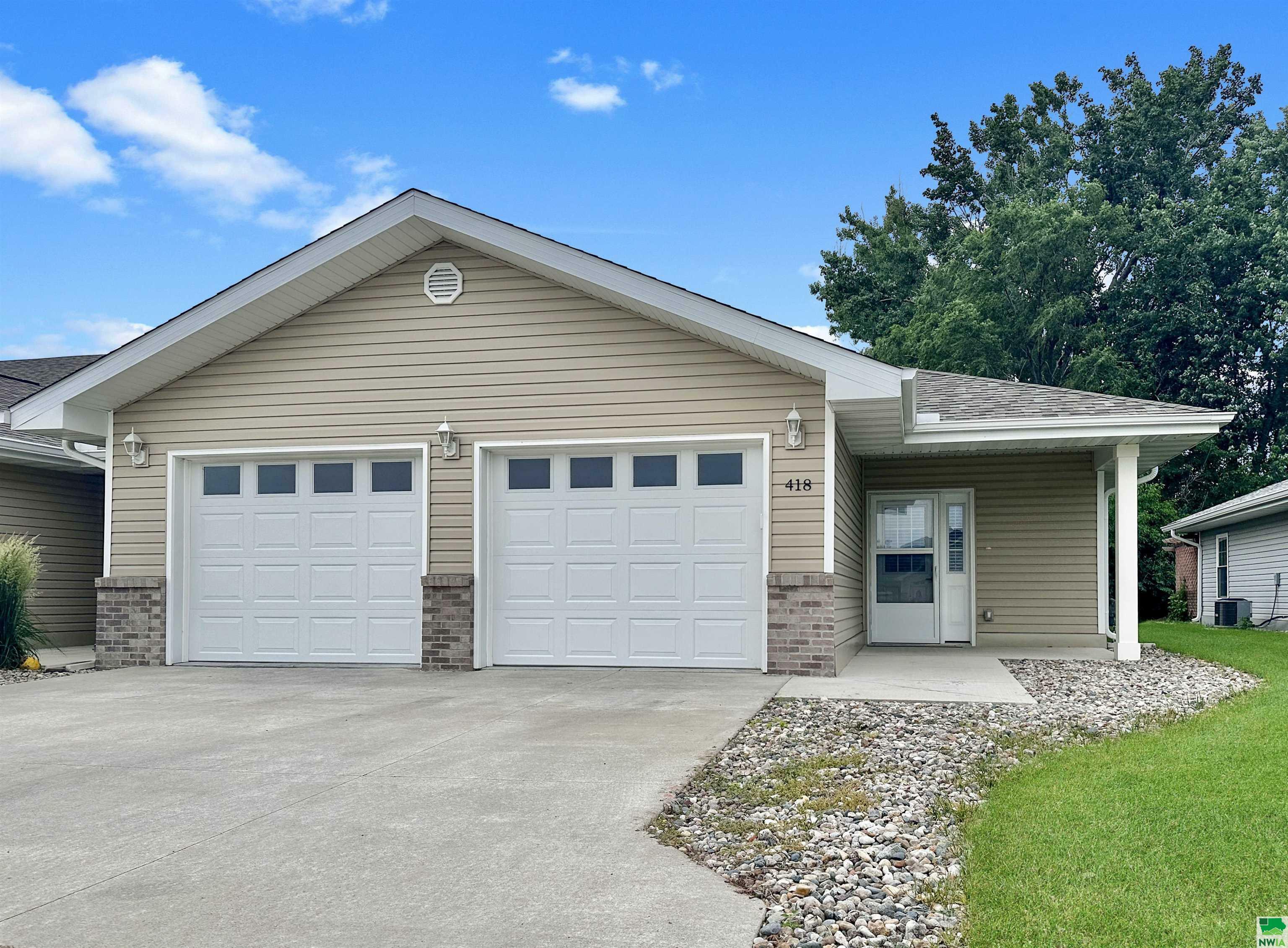 Property Photo: 418 Maupin Lane IA 51054