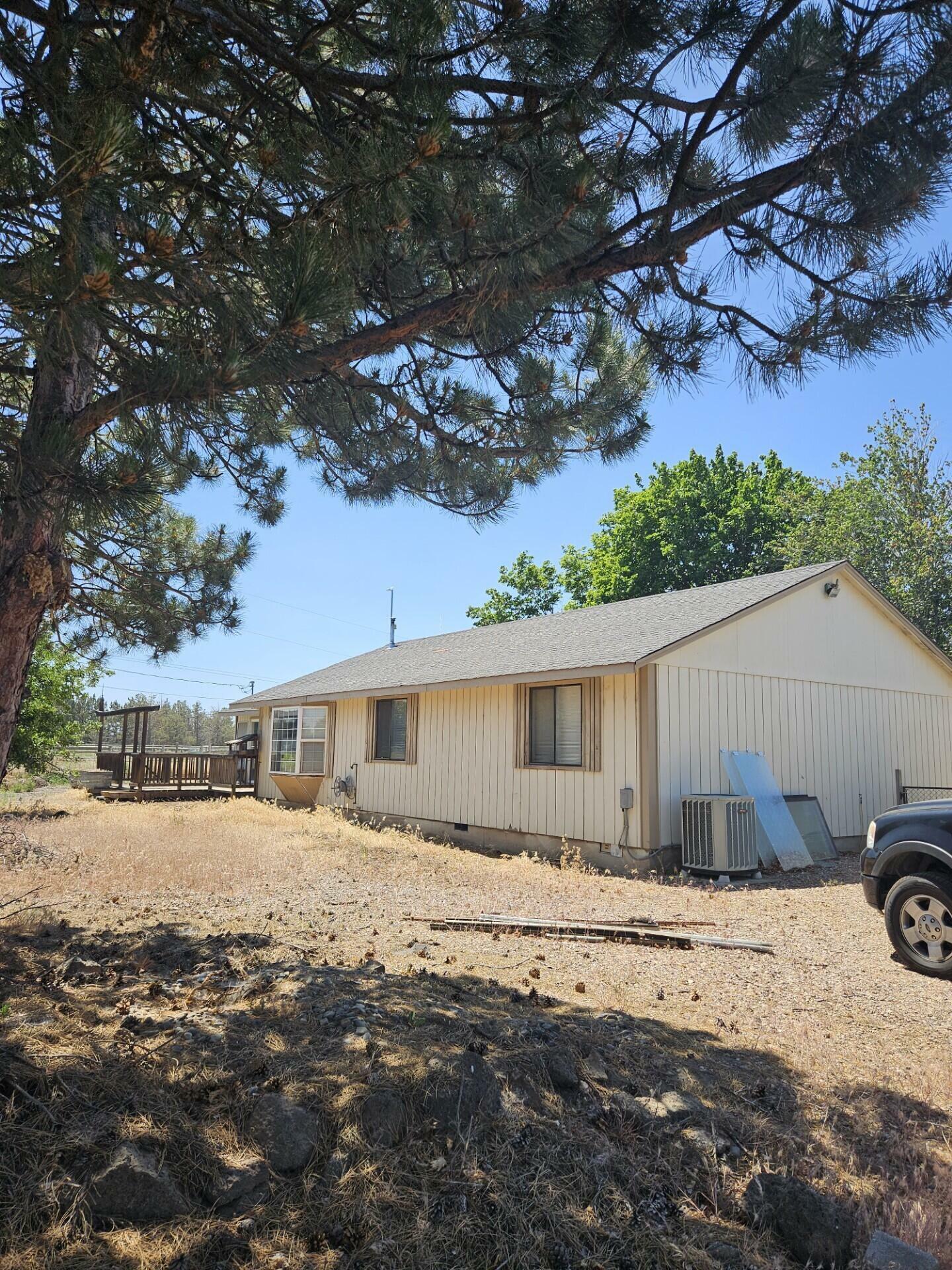 Property Photo: 2259 NE 13th Street OR 97756