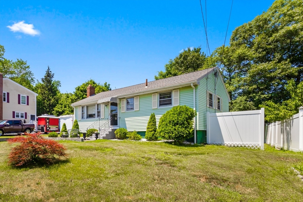 Property Photo:  5 Oakwood Avenue  MA 02368 