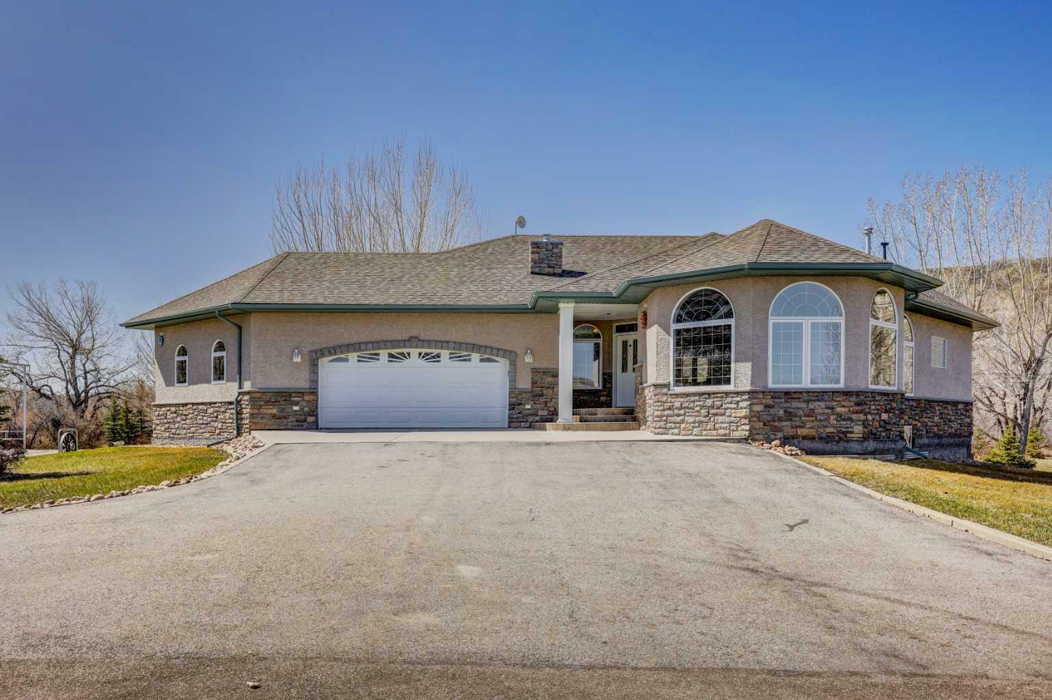 Property Photo:  293038 Range Road 211  AB T0J 0Y0 